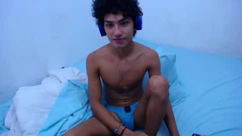 Snapshot of tayronx33 chatting on 01/07/25, 06:03 Tayron online show from 01/07/25, 06:03