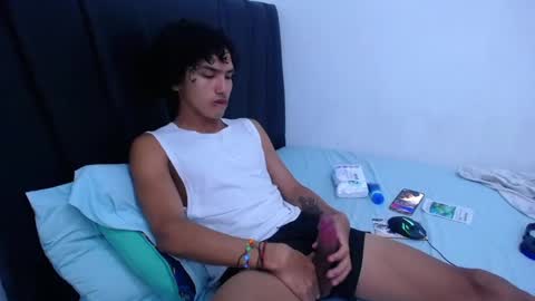 Snapshot of tayronx33 chatting on 02/01/25, 04:22 Tayron online show from 02/01/25, 04:22