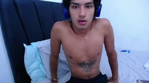 Snapshot of tayronx33 chatting on 02/16/25, 07:05 Tayron online show from 02/16/25, 07:05