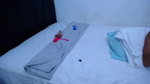 Snapshot of tayronx33 chatting on 02/27/25, 04:21 Tayron online show from 02/27/25, 04:21