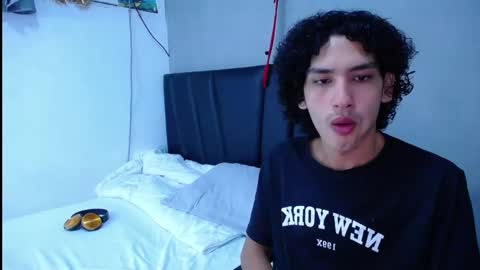 Snapshot of tayronx33 chatting on 09/21/25, 05:25 Tayron online show from 09/21/25, 05:25