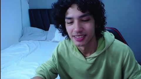 Snapshot of tayronx33 chatting on 09/24/25, 03:59 Tayron online show from 09/24/25, 03:59