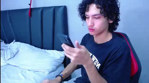 Snapshot of tayronx33 chatting on 09/27/25, 05:29 Tayron online show from 09/27/25, 05:29