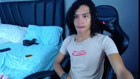 Snapshot of tayronx33 chatting on 04/10/26, 04:01 Tayron online show from 04/10/26, 04:01
