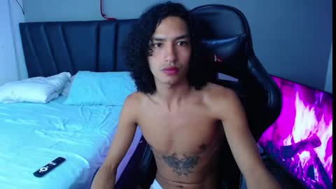 Snapshot of tayronx33 chatting on 04/12/26, 02:33 Tayron online show from 04/12/26, 02:33