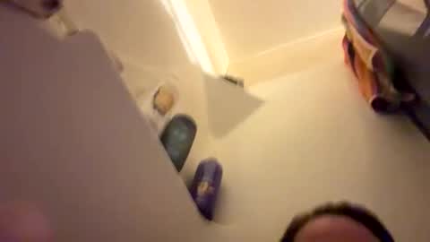 Snapshot of tbeebe12 chatting on 11/21/25, 01:04 Lilbeebs online show from 11/21/25, 01:04