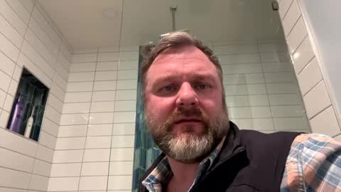 Snapshot of tbiz82 chatting on 02/08/25, 01:43 Tbiz82 online show from 02/08/25, 01:43