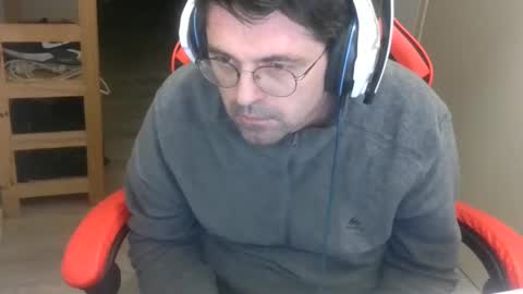 Snapshot of tchecky2 chatting on 02/19/25, 03:28 tchecky2 online show from 02/19/25, 03:28