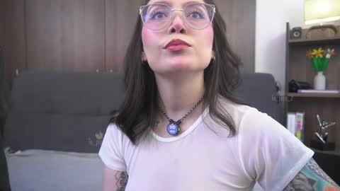 Snapshot of te_para_dos chatting on 04/05/26, 04:26 Leo and Luna online show from 04/05/26, 04:26