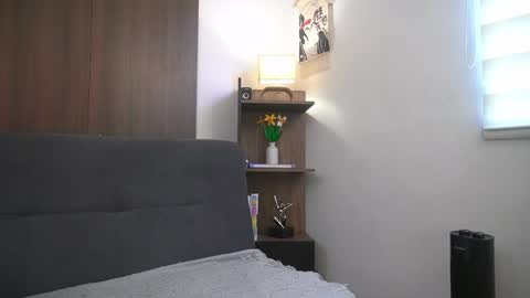 Snapshot of te_para_dos chatting on 04/11/26, 05:28 Leo and Luna online show from 04/11/26, 05:28