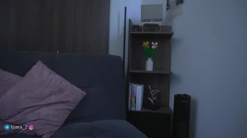 Snapshot of te_para_dos chatting on 05/01/26, 04:33 Leo and Luna online show from 05/01/26, 04:33