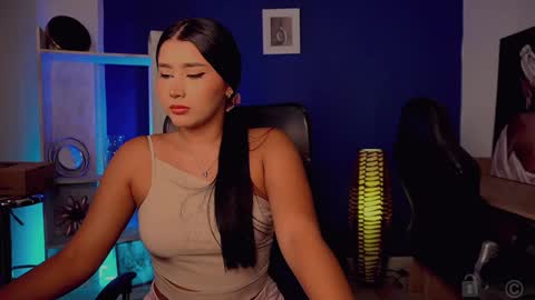 Loren Soler    Sophie Soler 19 years online show from 01/16/25, 09:30