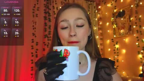 Snapshot of tease_mee_now chatting on 10/31/25, 05:03 Eva online show from 10/31/25, 05:03