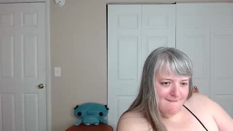 teases online show from 03/11/26, 04:02