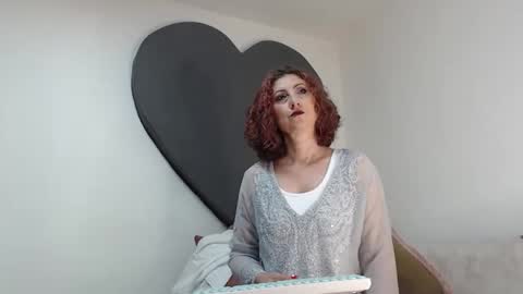 Snapshot of teasexpert4444 chatting on 06/09/26, 05:19 ALICIA--- online show from 06/09/26, 05:19