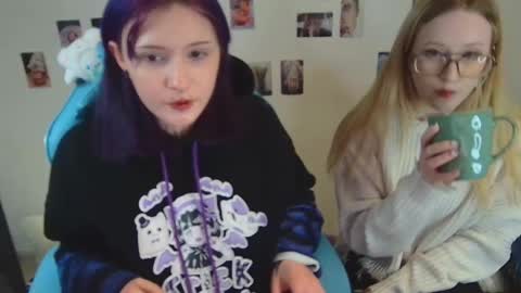 Snapshot of technical_face_powder_error chatting on 11/16/25, 01:06 technical_face_powder_error online show from 11/16/25, 01:06