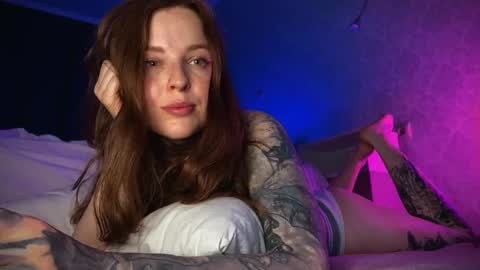 Mary     X TechnoElfff  INST    fansly kissmary online show from 12/18/24, 05:10