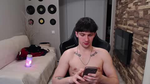 Snapshot of teddy_mode chatting on 03/09/26, 01:04 Teddy online show from 03/09/26, 01:04