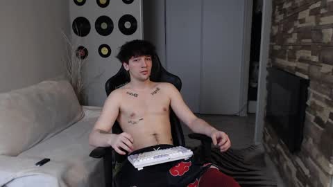 Snapshot of teddy_mode chatting on 04/06/26, 02:40 Teddy online show from 04/06/26, 02:40