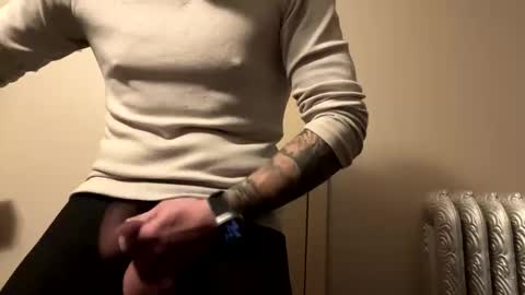 Snapshot of teejm chatting on 12/01/24, 08:53 Twizzler online show from 12/01/24, 08:53