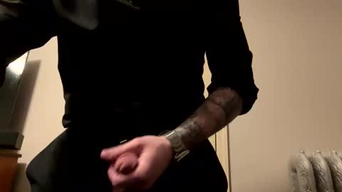 Snapshot of teejm chatting on 02/16/25, 06:21 Twizzler online show from 02/16/25, 06:21