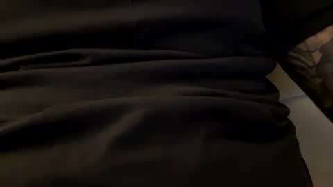 Snapshot of teejm chatting on 12/14/25, 09:25 Twizzler online show from 12/14/25, 09:25