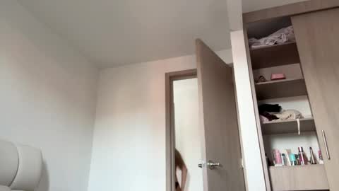 Amy No penetration Virgiin giirl online show from 05/15/26, 12:01