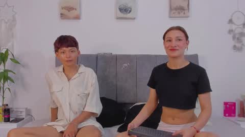 Estefani online show from 12/22/25, 03:20