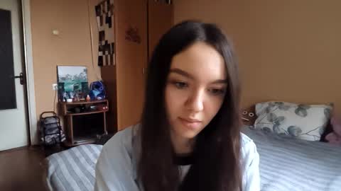 Snapshot of teganmeiser chatting on 11/23/25, 01:33 Kimi online show from 11/23/25, 01:33