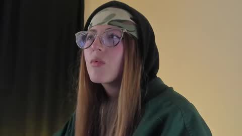 Snapshot of tekila__ chatting on 03/09/25, 12:10 tekila__ online show from 03/09/25, 12:10