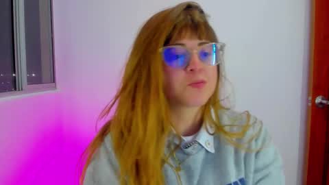 Snapshot of tekila__ chatting on 11/30/25, 02:04 tekila__ online show from 11/30/25, 02:04