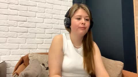 Snapshot of templeholberg chatting on 03/15/26, 09:15 Lana online show from 03/15/26, 09:15