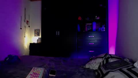 Snapshot of temptationsweet__ chatting on 03/16/26, 05:44 Sara online show from 03/16/26, 05:44