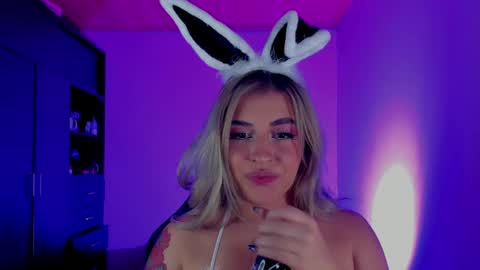 Snapshot of temptationsweet__ chatting on 04/05/26, 06:21 Sara online show from 04/05/26, 06:21