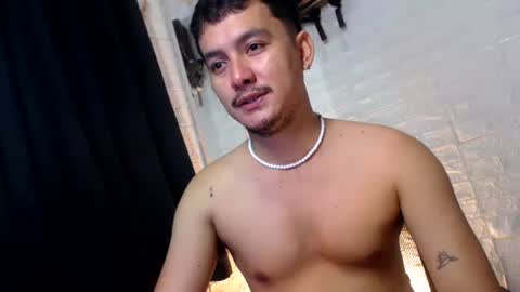 Snapshot of tempting_jon chatting on 10/31/25, 07:37 tempting_jon online show from 10/31/25, 07:37