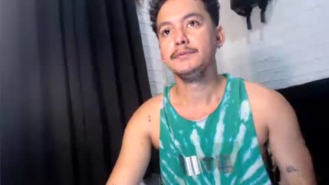 Snapshot of tempting_jon chatting on 11/25/25, 04:01 tempting_jon online show from 11/25/25, 04:01