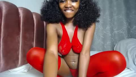 Snapshot of tempting_tiah chatting on 07/15/26, 03:45 tiah online show from 07/15/26, 03:45