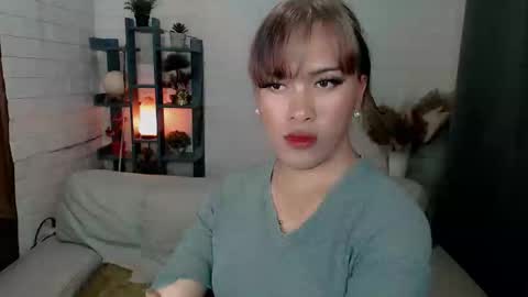 Snapshot of temptress_hot_dea chatting on 12/17/24, 10:23 Dea online show from 12/17/24, 10:23