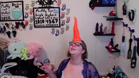 Pixie and Tentacle Overlord online show from 12/19/25, 11:12