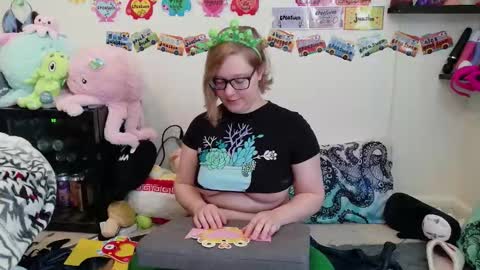 Pixie and Tentacle Overlord online show from 02/25/26, 07:34