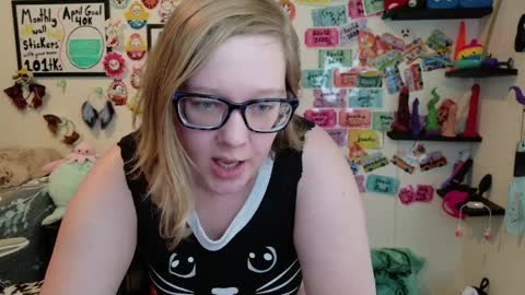 Pixie and Tentacle Overlord online show from 04/10/26, 10:14