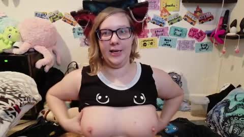 Pixie and Tentacle Overlord online show from 05/19/26, 01:56