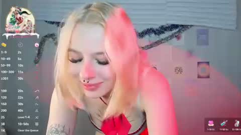 Snapshot of tender__kitty chatting on 12/27/24, 01:39 Sue online show from 12/27/24, 01:39