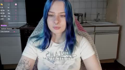 Snapshot of tender__kitty chatting on 09/14/25, 02:49 Sue online show from 09/14/25, 02:49