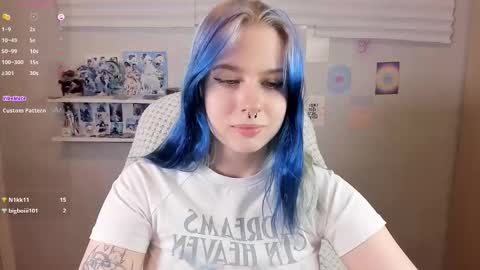 Snapshot of tender__kitty chatting on 10/07/25, 02:47 Sue online show from 10/07/25, 02:47