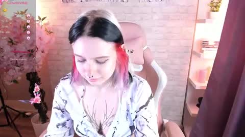 Snapshot of tender__kitty chatting on 11/08/25, 03:45 Sue online show from 11/08/25, 03:45