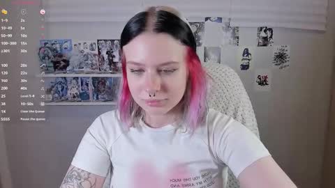 Snapshot of tender__kitty chatting on 11/12/25, 03:56 Sue online show from 11/12/25, 03:56