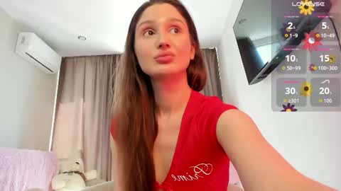 Snapshot of tender_babyyy chatting on 07/20/26, 12:29 Amina online show from 07/20/26, 12:29