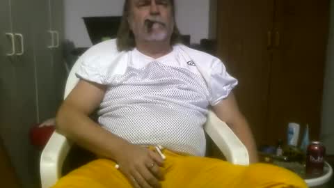 Snapshot of tennredneck chatting on 12/17/24, 04:56 Tennredneck online show from 12/17/24, 04:56