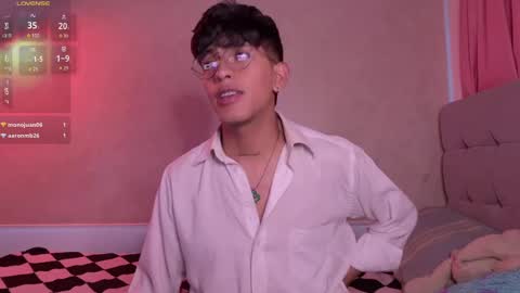 teo brown Independent model online show from 09/27/25, 10:37